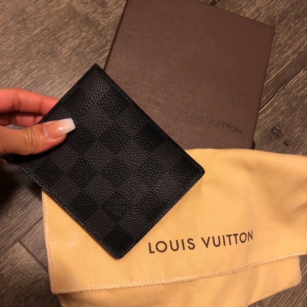 Louis Vuitton Men’s Slender wallet
